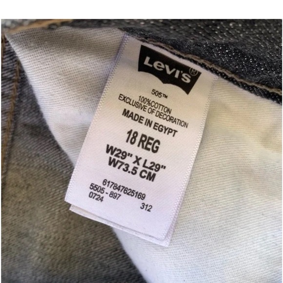 Levi's Black Jean Shorts Relaxed Fit - Picture 9 of 9